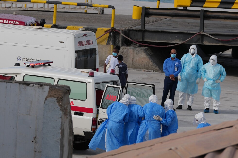 Many passengers departed from a virus-infected ship without any contact tracing.