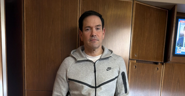 Marco Rubio, Prohibited in China, Provokes with Maduro Tracksuit on Way to Beijing