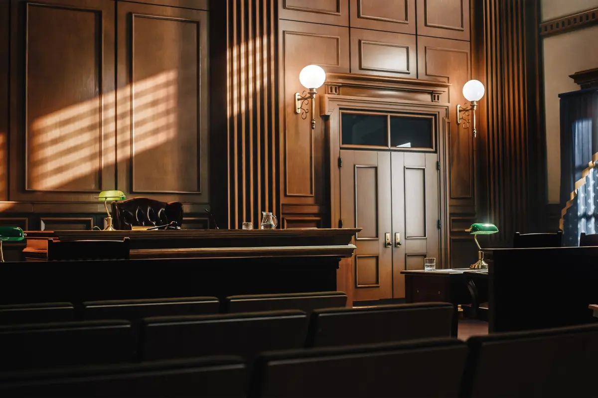 Married judge engaged in sexual activity with officer in courthouse, receives light punishment