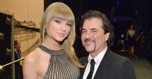 Middle Tennessee State University Graduates Heckle Music Executive Who Found Taylor Swift for Supporting AI