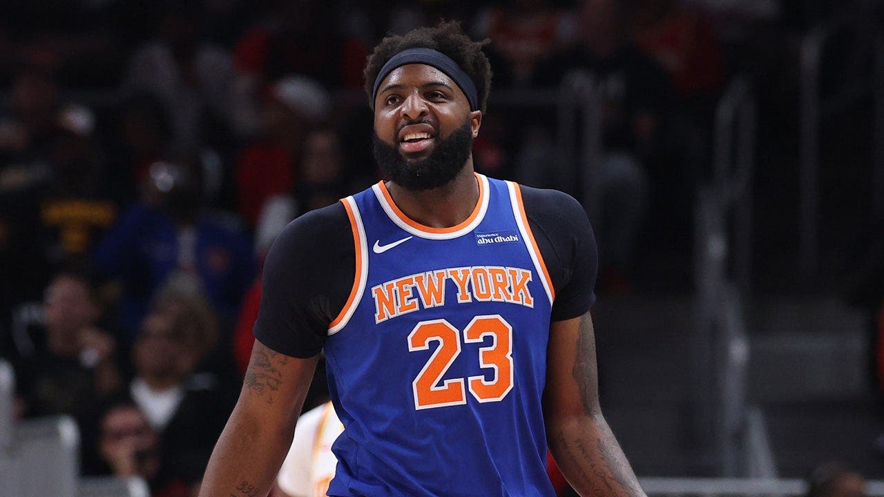 Mitchell Robinson of the Knicks fractures his pinky, with no schedule for the NBA Finals.