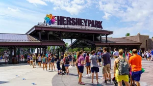 More than 200 maintenance workers at Hersheypark turn down contract before the busy summer season.