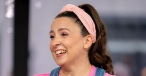 Ms. Rachel Encourages Adult Fans to Color Paper Dolls with Children for Anti-ICE Campaign