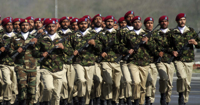Pakistan Sends Aircraft and Soldiers to Saudi Arabia for Conflict with Iran