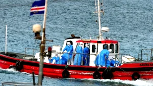 Passengers from a cruise ship affected by hantavirus are spread worldwide with no contact tracing.