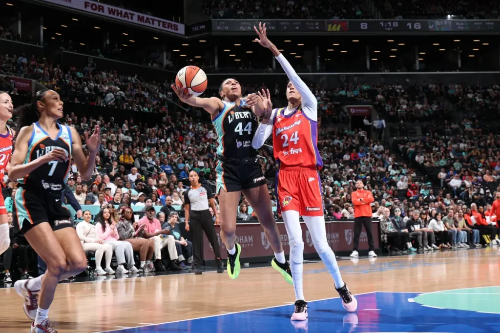 Pauline Astier guides Liberty to a narrow victory over Mercury