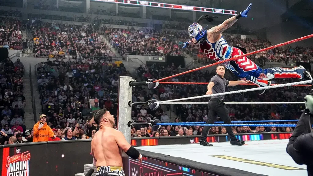 Penta keeps the WWE Intercontinental Championship with a Mexican Destroyer at SNME