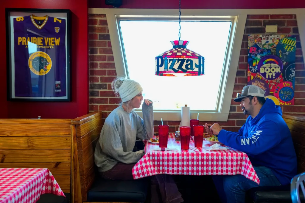 Pizza Hut reintroduces '80s and '90s decor at many locations across the country.