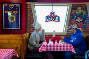 Pizza Hut reintroduces '80s and '90s decor at many locations across the country.