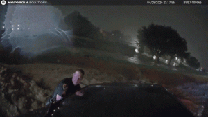 Police employ an unusual approach to save family during Texas flood