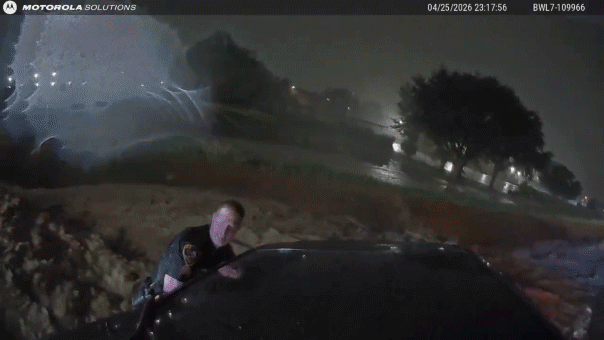 Police employ an unusual approach to save family during Texas flood