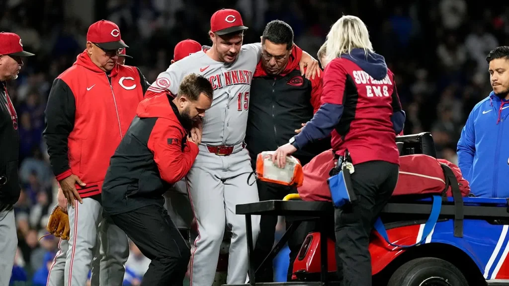 Reds closer Emilio Pagan taken off the field with a possible hamstring injury