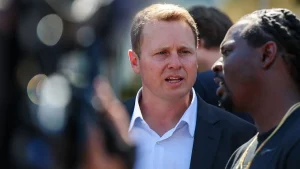 Rep. Issa believes Spencer Pratt is capable of running for mayor of Los Angeles.