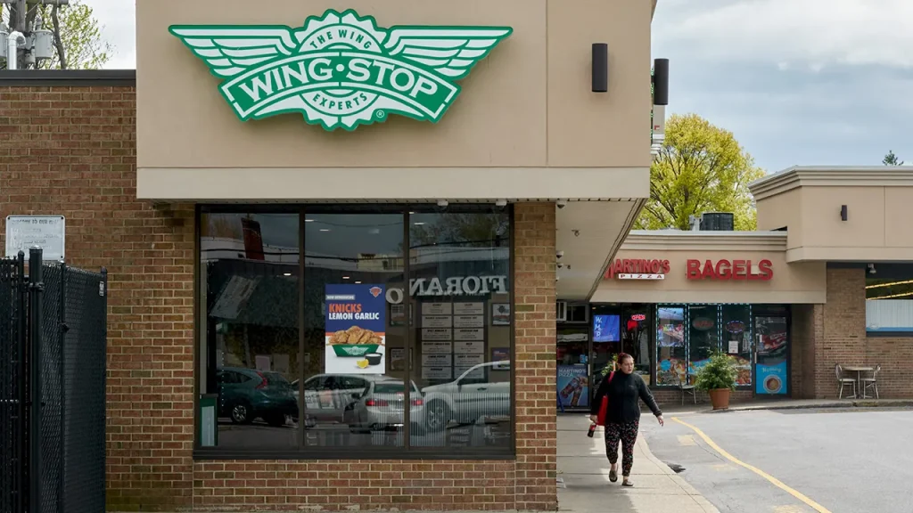 Rising gas prices above $4 a gallon are hurting restaurant chain sales nationwide.