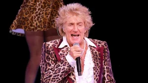 Rod Stewart postpones two performances at Caesars Palace shortly before going on stage