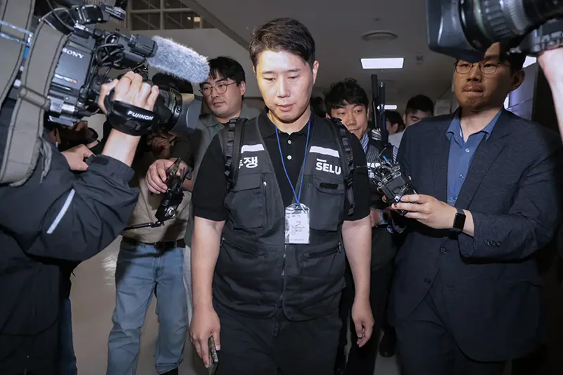 Samsung encounters a strike as negotiations with the union break down over pay issues.