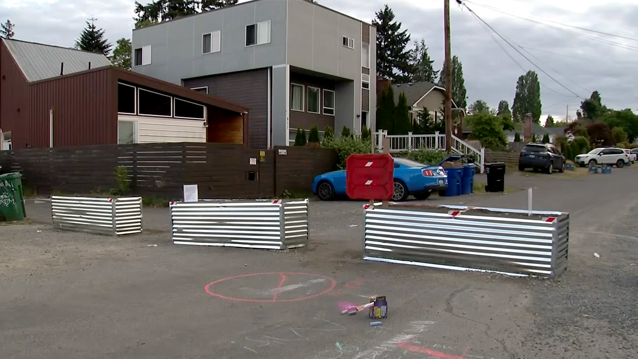 Seattle residents build barriers in response to gun violence on Aurora Avenue