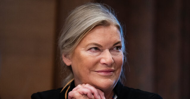 Sen. Cynthia Lummis: Pass the Clarity Act Before Elizabeth Warren Attempts to Harm the Crypto Industry