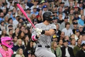 Spencer Jones' first career hit was a memorable Mother's Day moment for the Yankees.