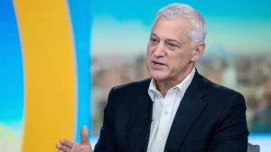Standard Chartered CEO retracts remarks on 'lower-value human capital' regarding AI
