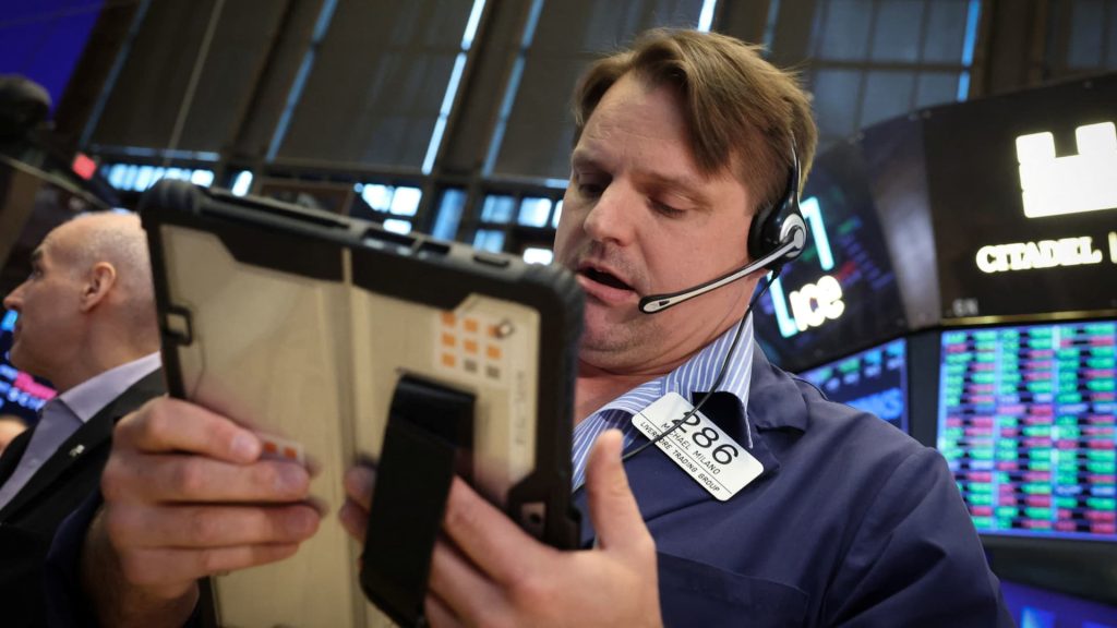 Stock futures decline, setting the S&P 500 and Nasdaq up for a third consecutive day of losses: Live updates