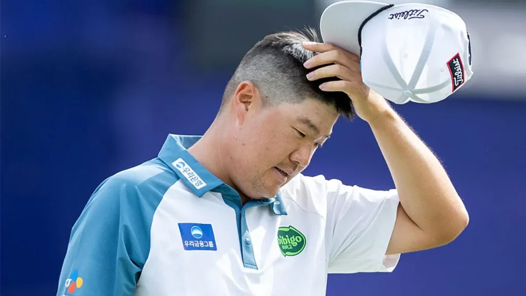 Sungjae Im makes an unusual bunker shot that bounces off the grandstand and lands right back at his feet.