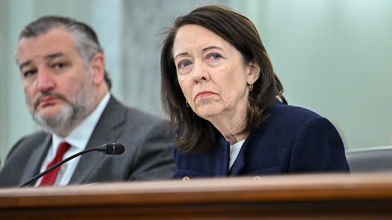 Ted Cruz and Maria Cantwell introduce a joint college sports bill during the turmoil of NIL issues, lawsuits, and the 'Lane Kiffin Rule'