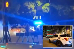 Teen mob in Chicago backs into police car and surrounds it while bystanders cheer: video