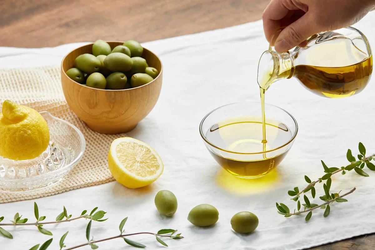 The Effects of Having an Olive Oil and Lemon Shot Each Morning