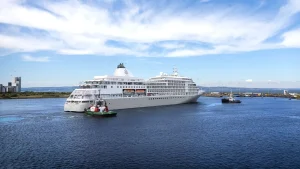 The Silver Whisper cruise ship swiftly changes course to aid a stranded sailor