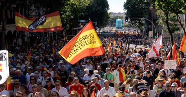 Thousands Demonstrate in Madrid Demanding the Socialist Prime Minister Step Down