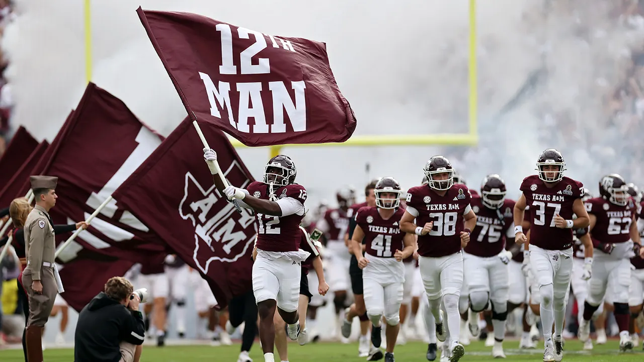 Top Texas A&M offensive line recruit faces backlash online for unusual hat ceremony