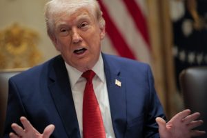 Trump plans unusual Cabinet meeting at Camp David during challenging talks with Iran