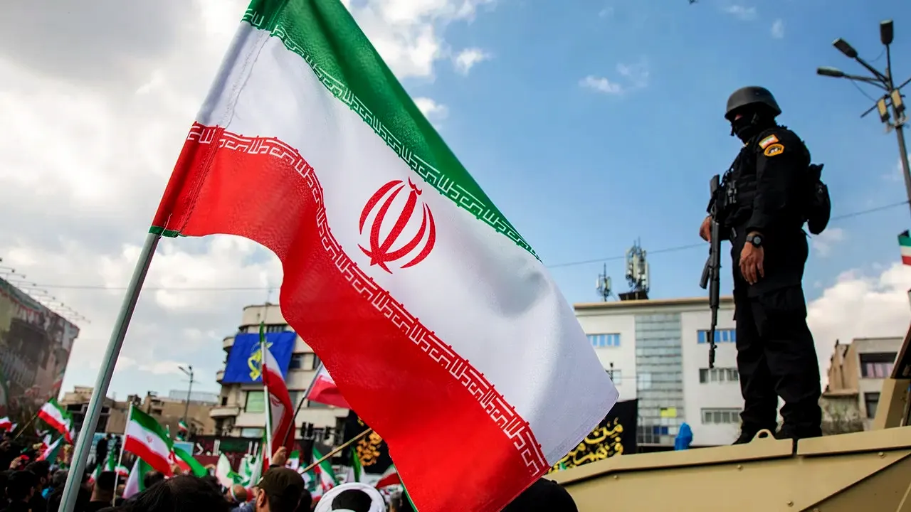 Trump's remarks reignite discussions on arming Iranians against their government