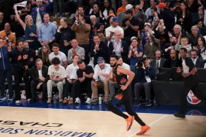Two Knicks NBA Finals tickets have been sold for $279,000.