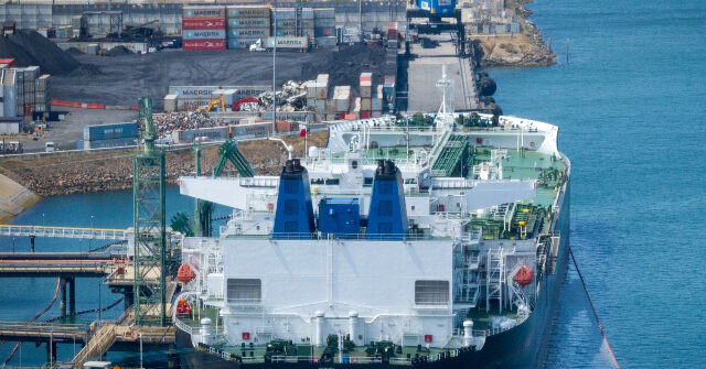 U.S. Surpasses All Other Nations in Oil Production Amid Strait of Hormuz Tension