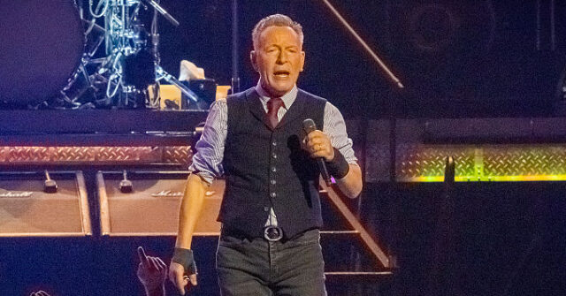 Video: Bruce Springsteen Ridiculed as 'Billionaire Hypocrite' as His Anti-Trump Tour Continues