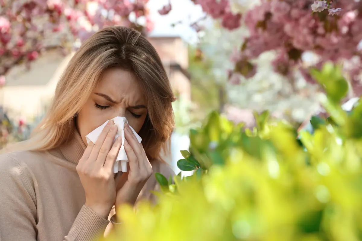Ways to cope with a 'pollen tsunami' and 5 indicators for seeking medical attention