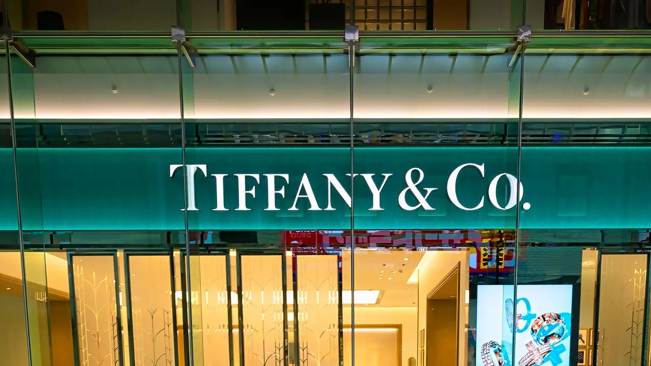 You can only rely on yourself to speak for you in court after passing stolen Tiffany diamonds.