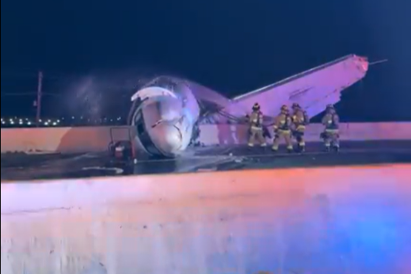 Aircraft goes down on Texas highway, 1 fatality