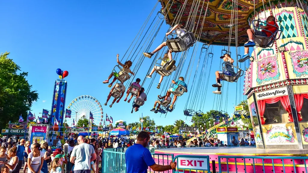 American State Fair begins on National Mall featuring a Ferris wheel