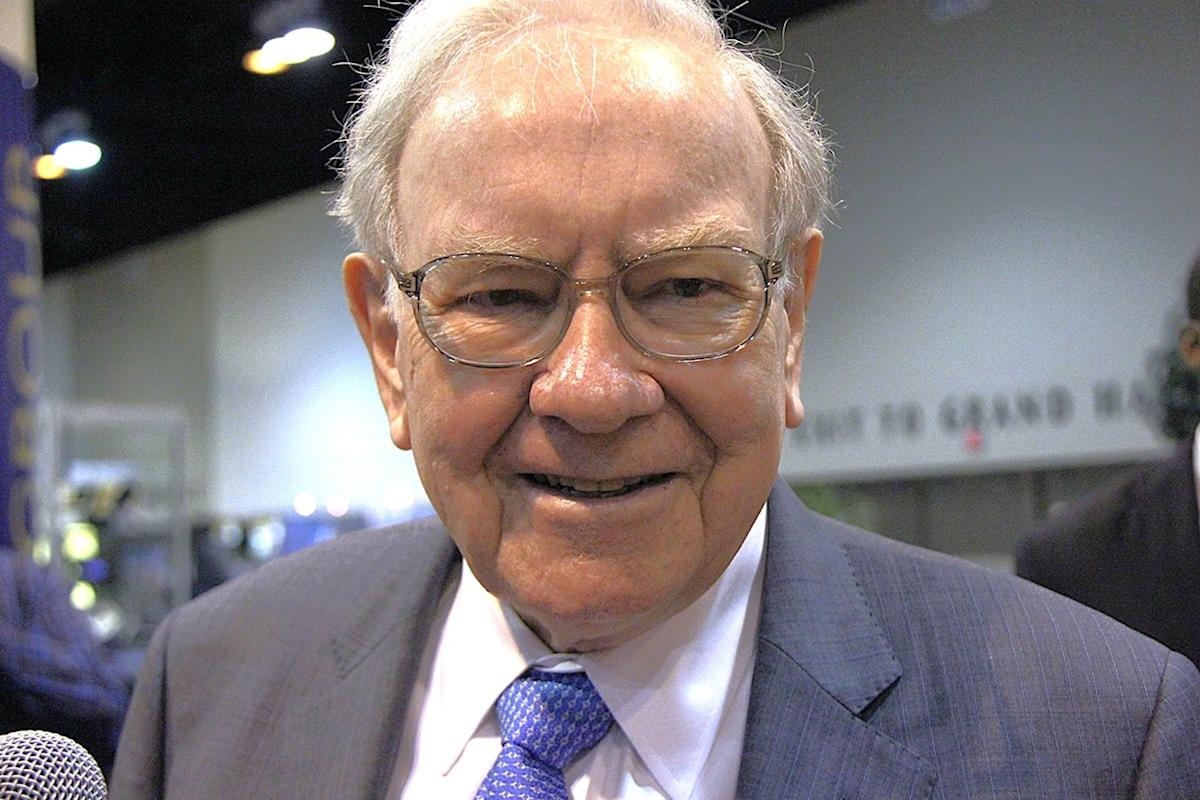 Berkshire Hathaway, led by Warren Buffett, invests 67% of its portfolio in just 5 stocks. Should you follow his example?