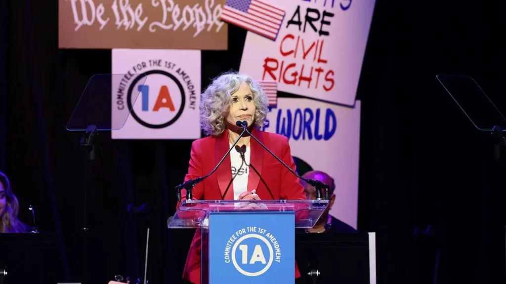 Bette Midler and Robert De Niro ridiculed for anti-Trump concert in New York City