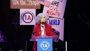 Bette Midler and Robert De Niro ridiculed for anti-Trump concert in New York City
