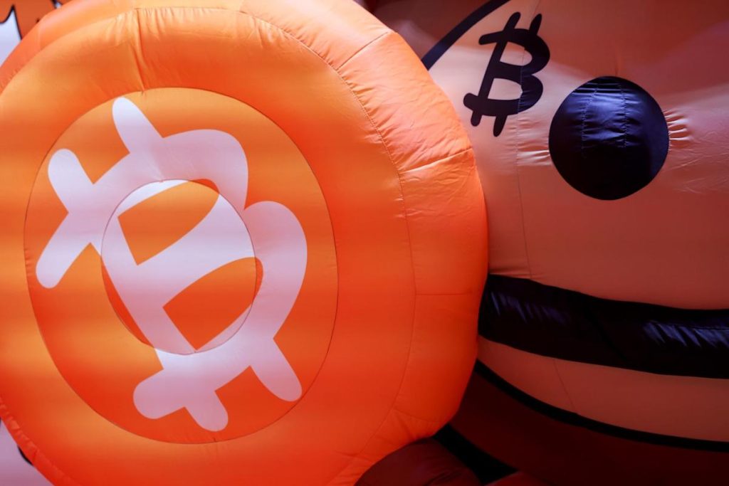 Bitcoin Reaches Two-Week Peak Following US-Iran Hormuz Agreement