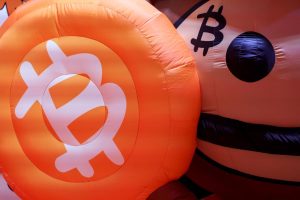 Bitcoin Reaches Two-Week Peak Following US-Iran Hormuz Agreement