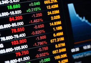 Bitcoin drops close to $62,000 as the AI market slows down, HYPE declines by 14%