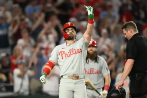 Bryce Harper clarifies finger gesture following unusual reactions from Nationals fans