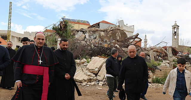 Catholic Nuncio Meets Lebanese Christians Ignoring Israel's Evacuation Directives