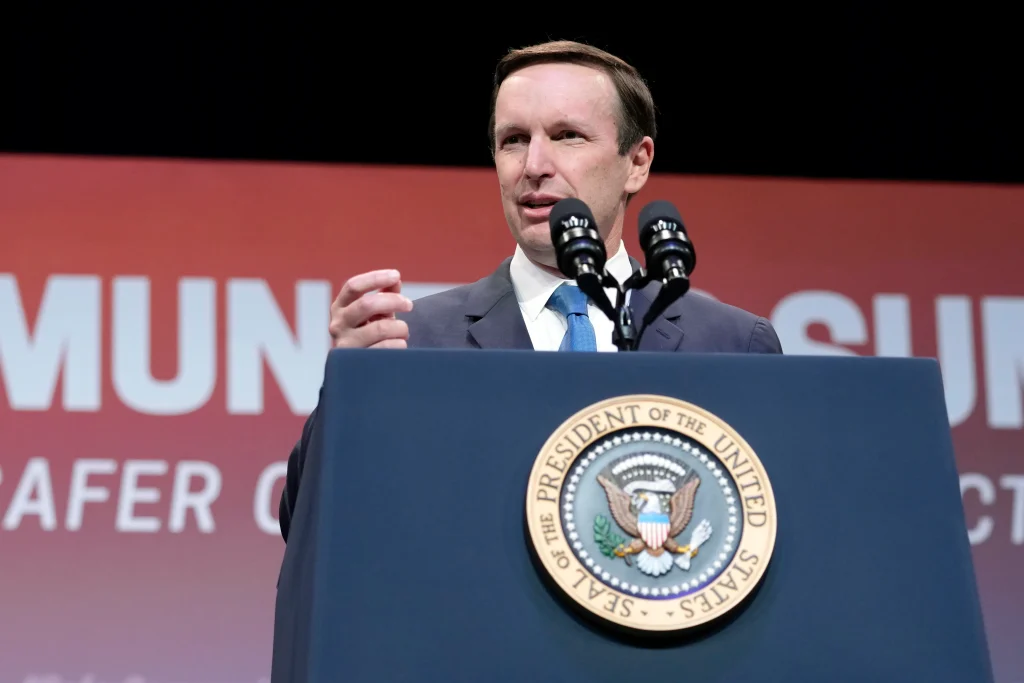 Chris Murphy avoids questions about Darializa Avila Chevalier's comments